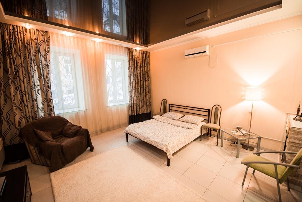 Studio Ember At Maidan Konstytutsii Kharkiv Bagian luar foto